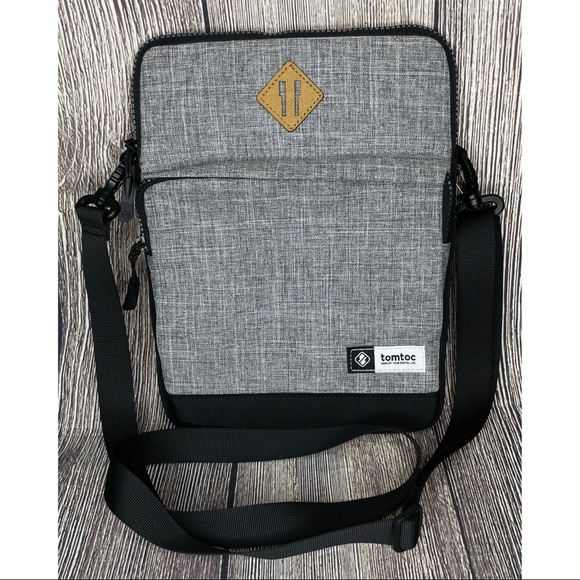 Tomtoc iPad Pro 11 Sleeve Case Crossbody Handle - Picture 2 of 4